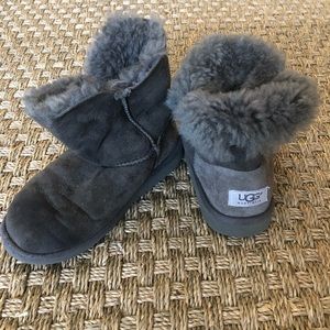 Ugg Eva Single Button Boots in Grey